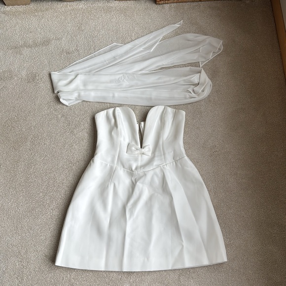 Orellia - Strapless Suiting Mini Dress - Ivory - Picture 6 of 9